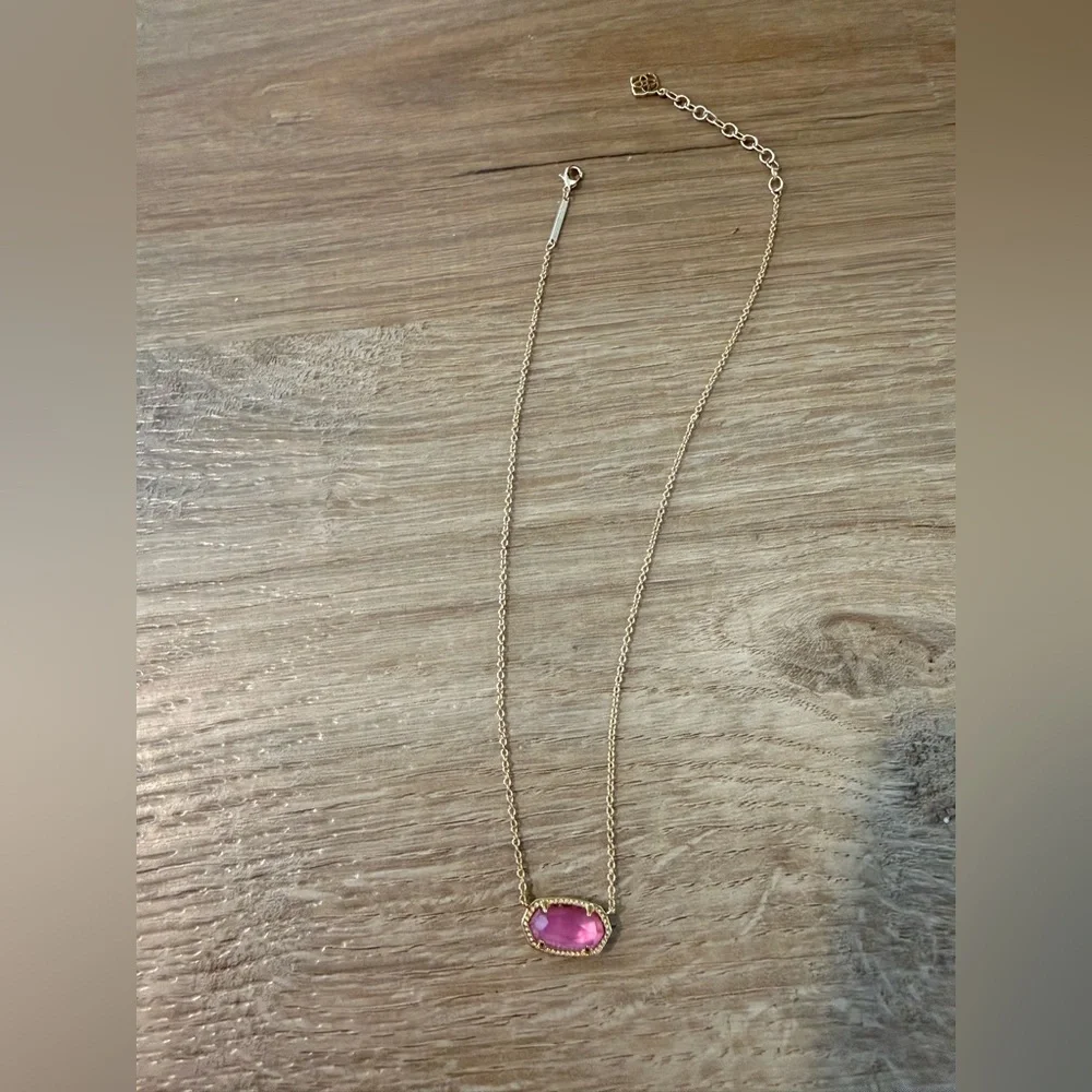 Kendra Scott Elisa Necklace in shade “Azalea Illusion” - Picture 2 of 2